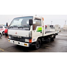 Купить Авточехлы для Mitsubishi Fuso Canter, 1988 (1998), только первый ряд, пассажир широкий в центре бардачок  в  интернет-магазине Dislo в Хабаровске